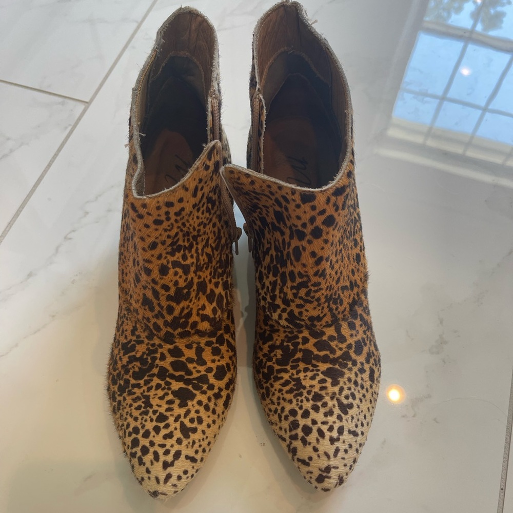 Matisse Nugent Leopard Cheetah Calf Hair Leather Ankle Boots Booties